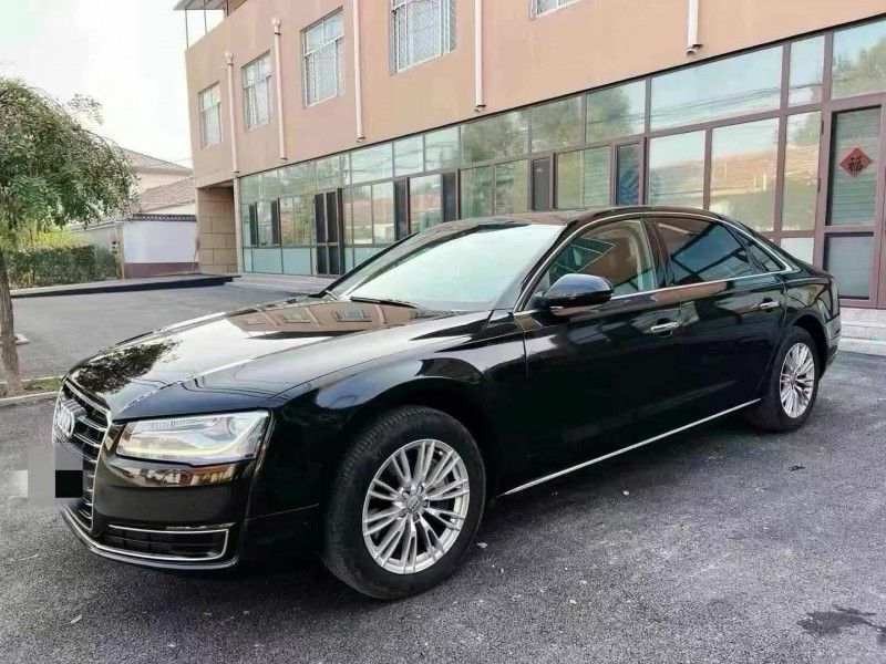 济宁16年奥迪A8L6