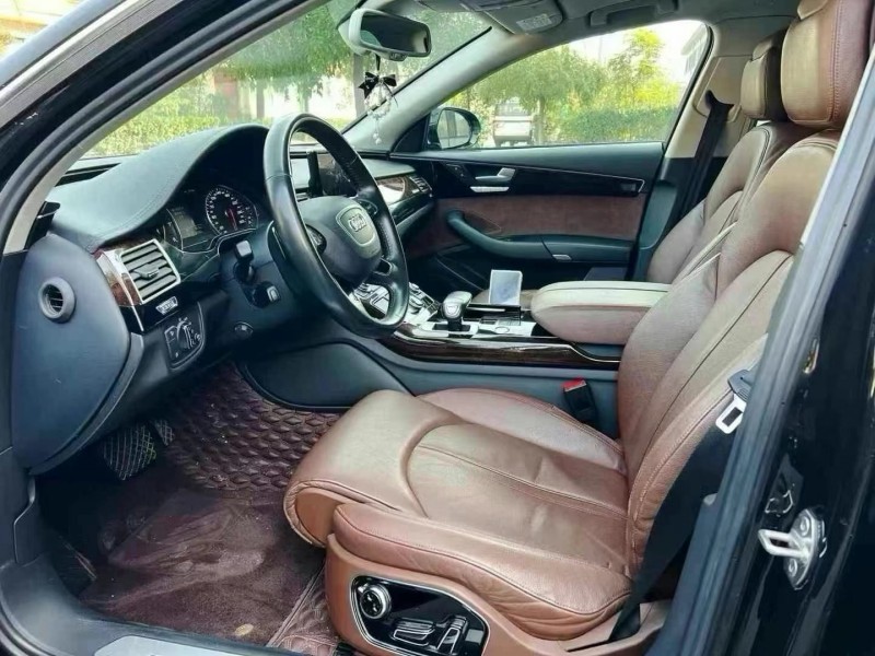 济宁16年奥迪A8L7