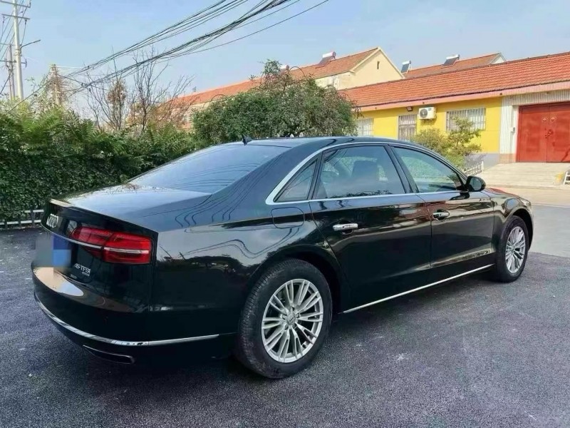 济宁16年奥迪A8L8