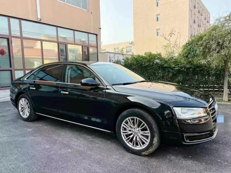 济宁16年奥迪A8L9