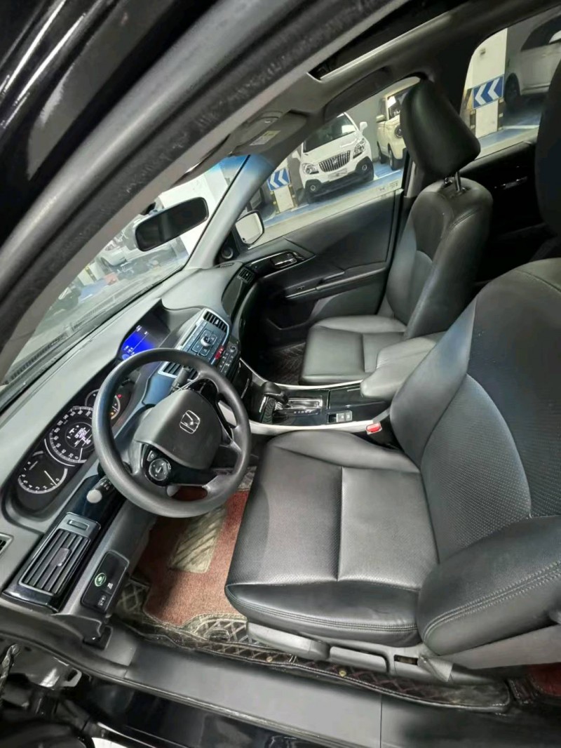 成都18年本田雅阁5