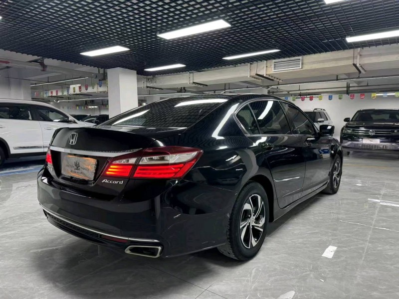 成都18年本田雅阁7