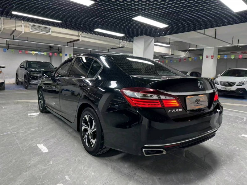 成都18年本田雅阁8