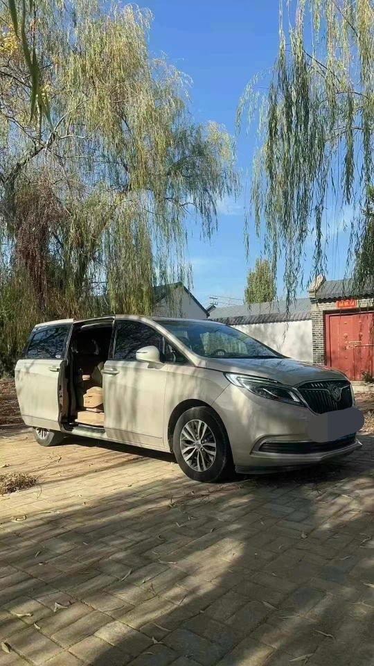 济宁17年别克GL82