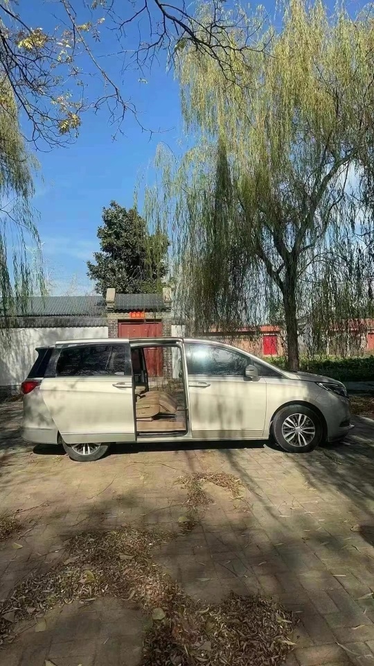 济宁17年别克GL85