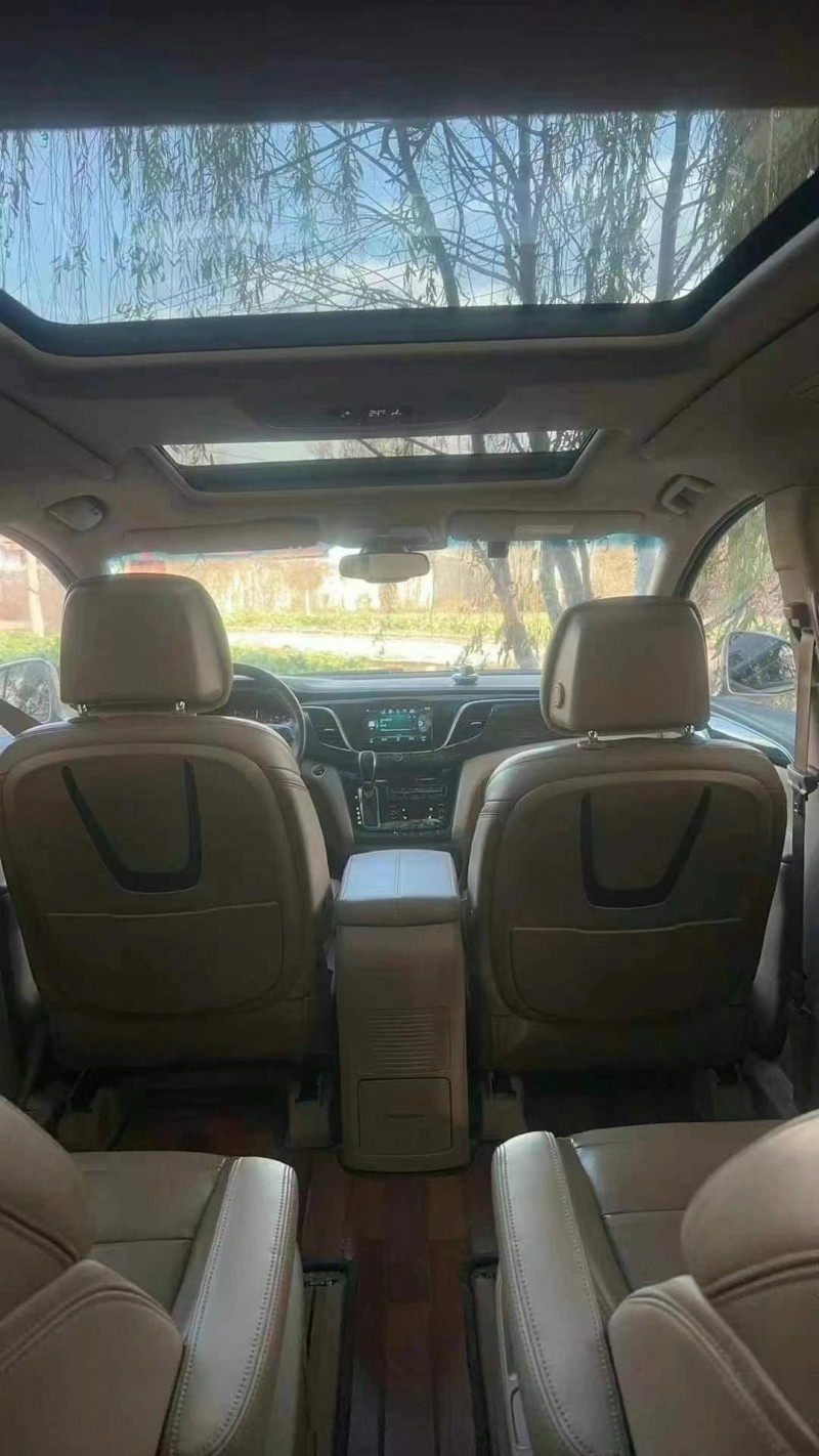 济宁17年别克GL86