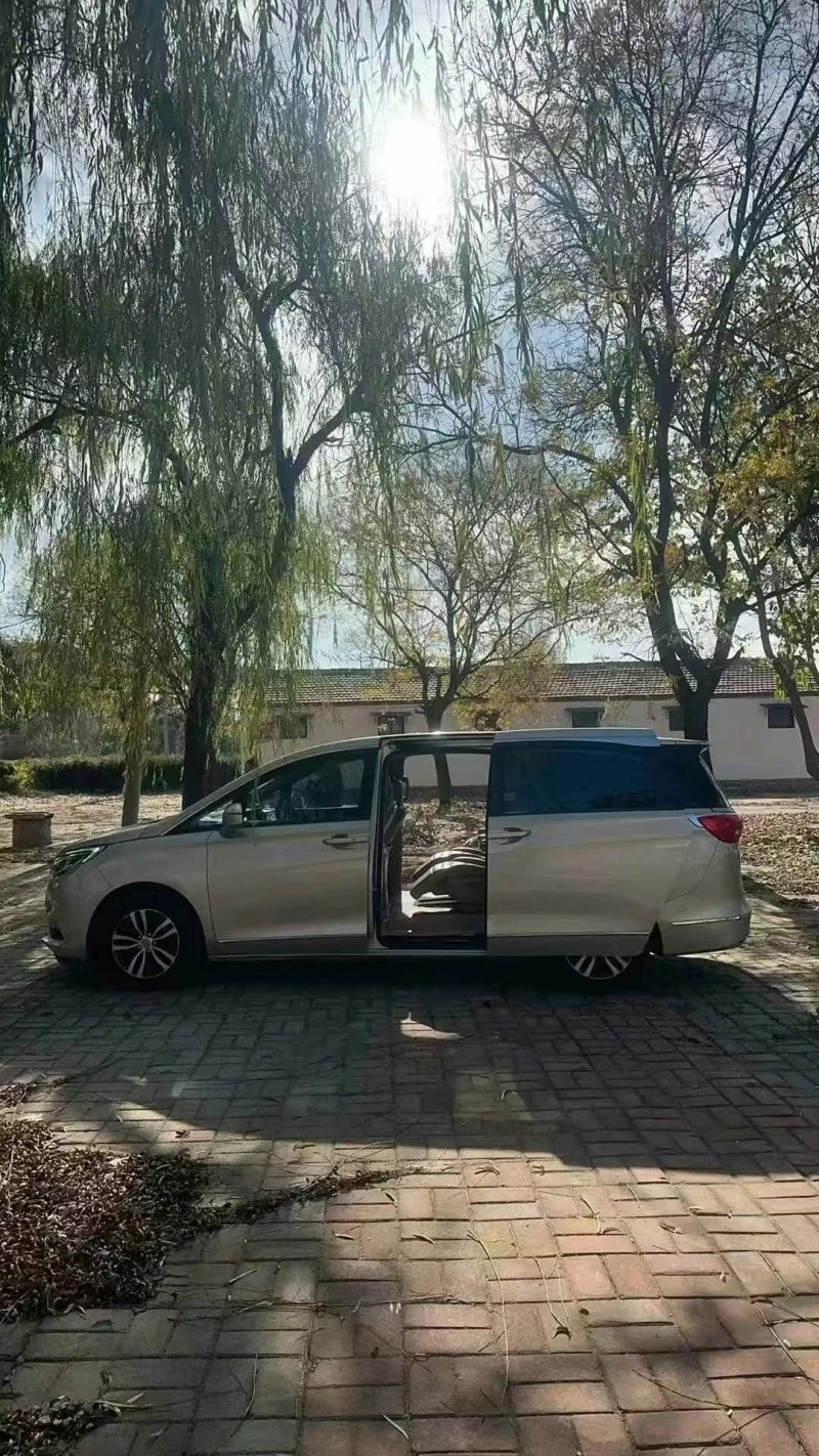 济宁17年别克GL88