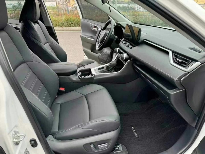 泰安23年豐田威蘭達8