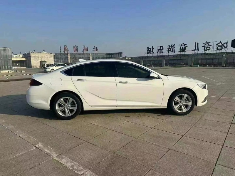 济宁19年别克君威8