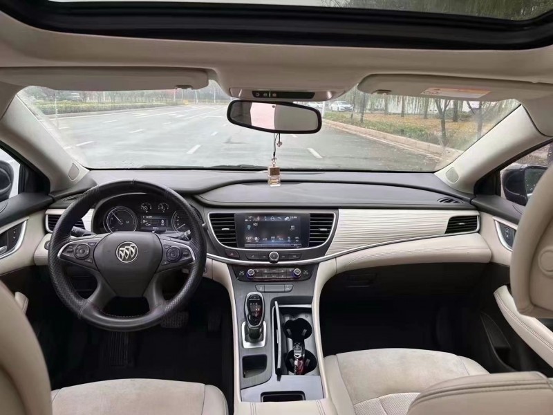 济宁18年别克君越6