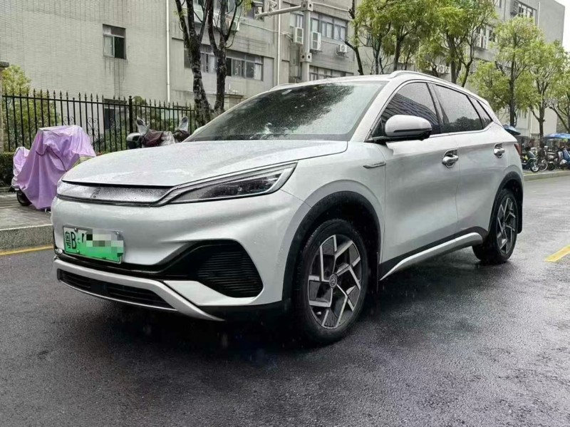 深圳22年比亚迪元8