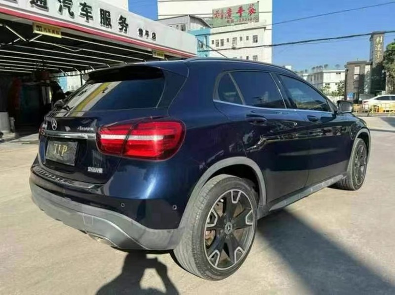 佛山17年奔驰GLA4