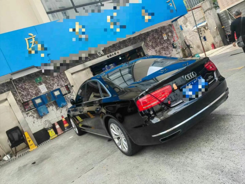 上海14年奧迪A8L8