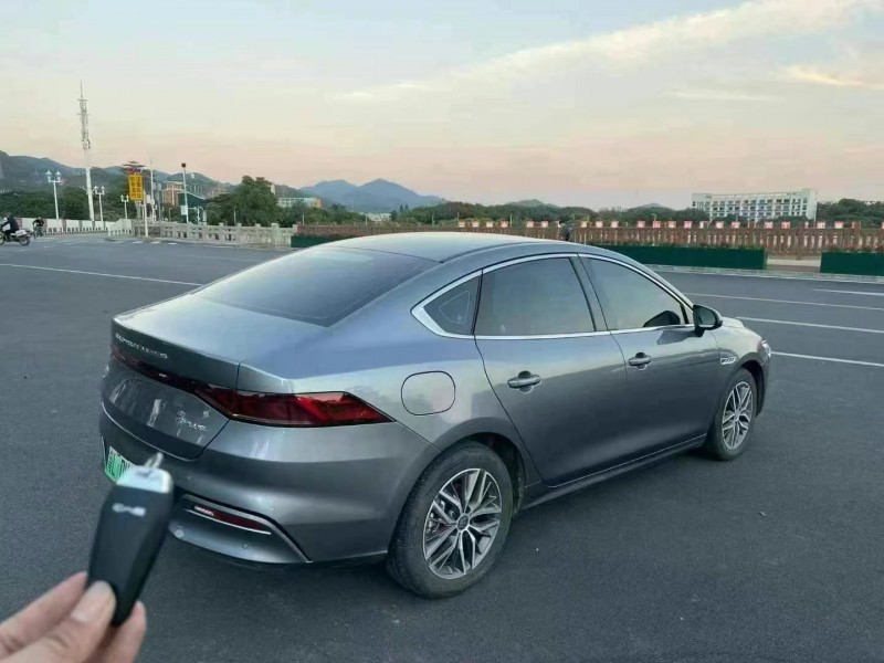 广州24年比亚迪秦8