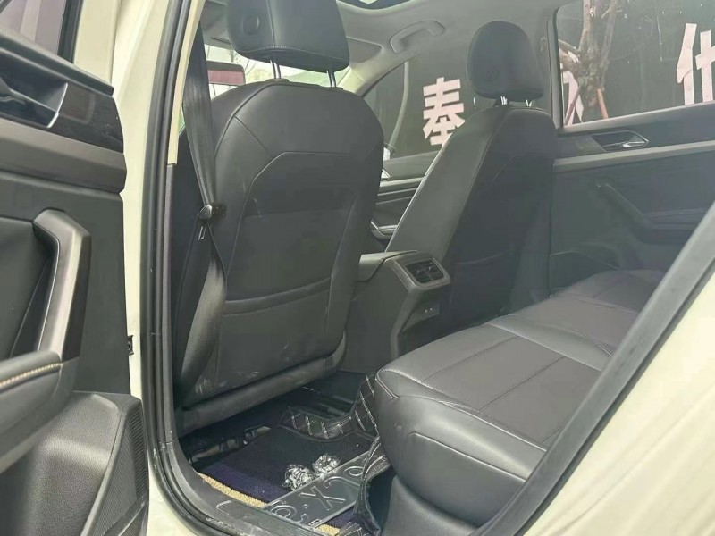 成都18年大众朗逸5