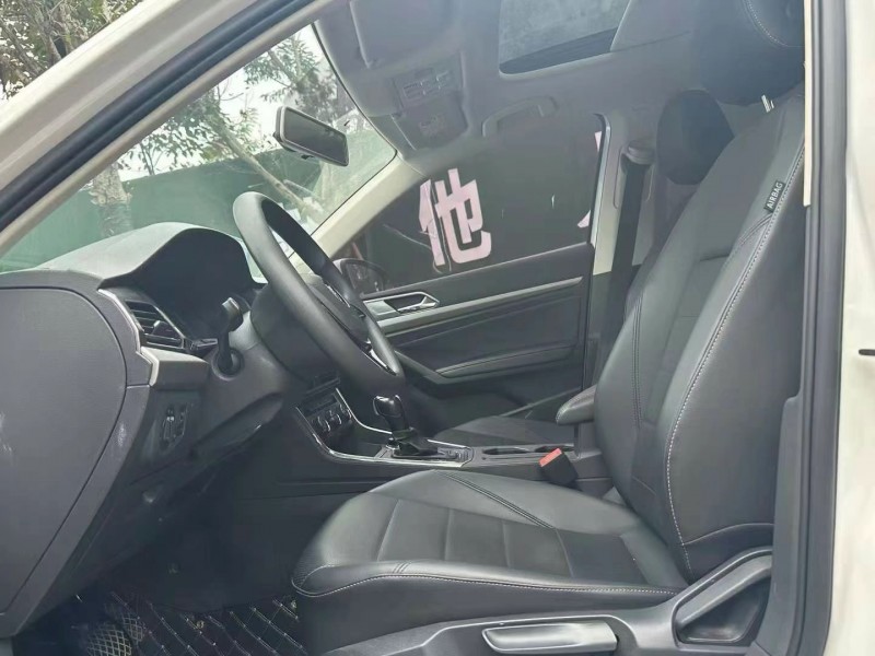 成都18年大众朗逸6