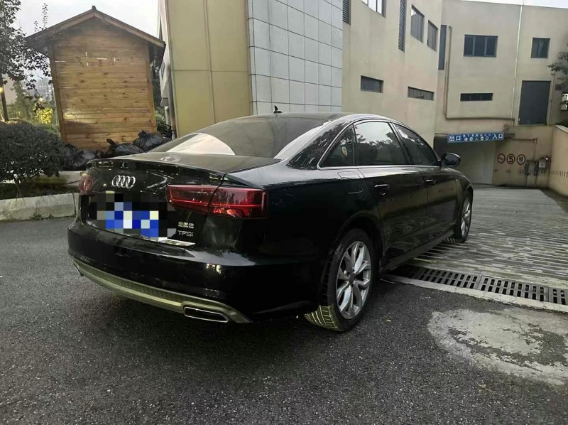 成都17年奥迪A6L8