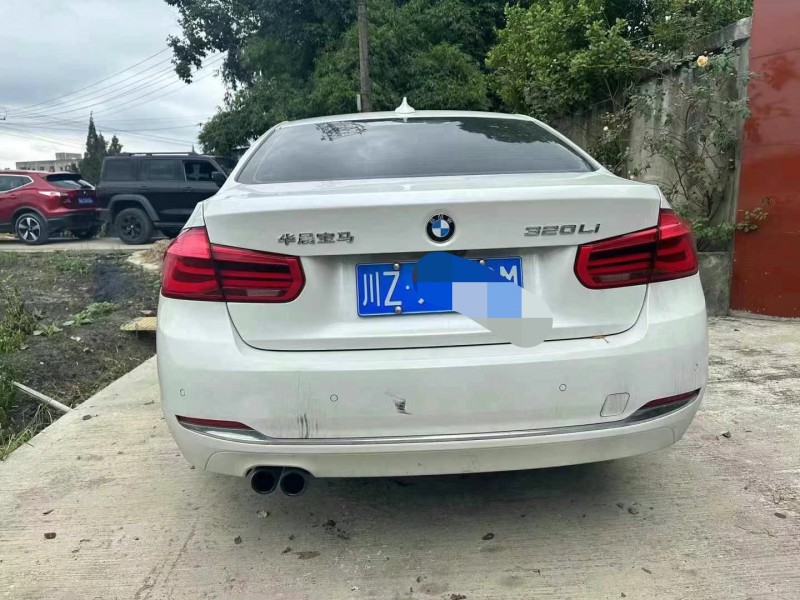 成都17年宝马3系9