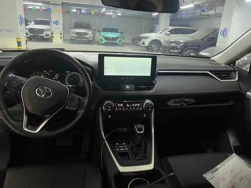 成都23年丰田威兰达4