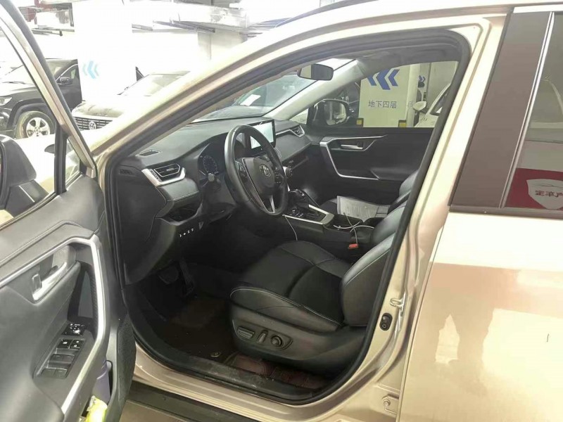 成都23年丰田威兰达6