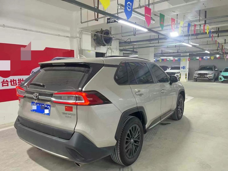 成都23年丰田威兰达7