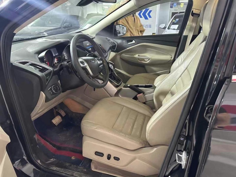 成都14年福特翼虎5