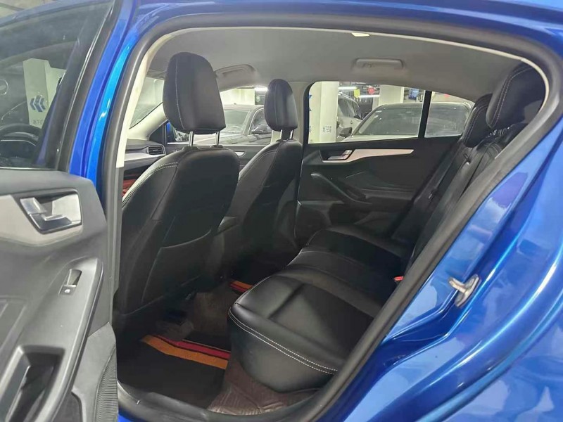 成都19年福特福克斯6