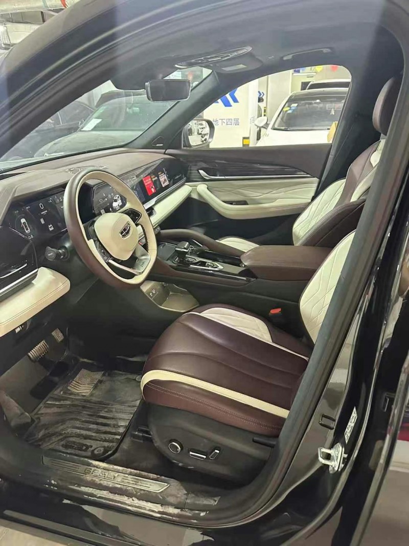 成都23年吉利星越7