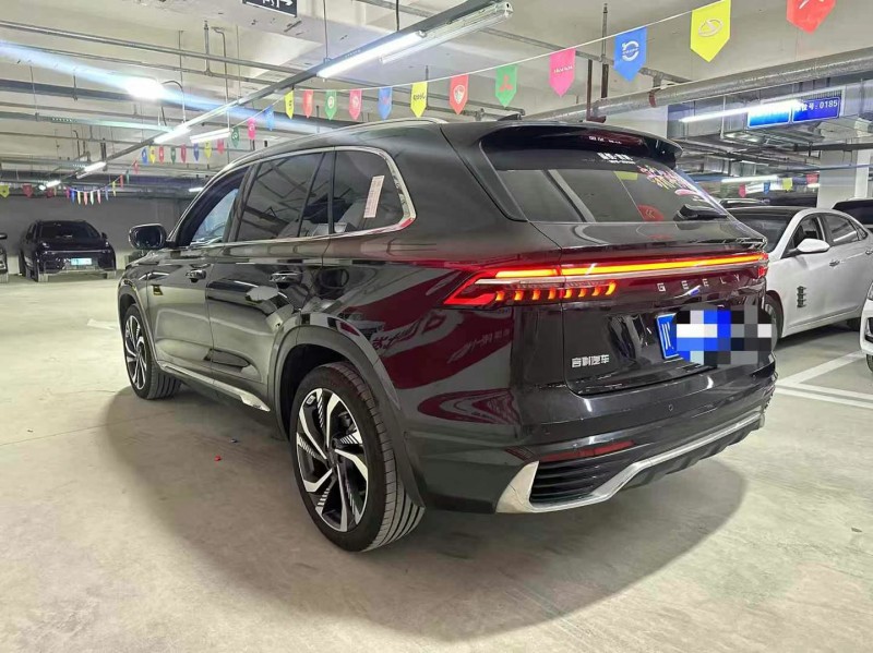 成都23年吉利星越8