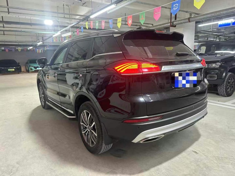 成都21年吉利博越8