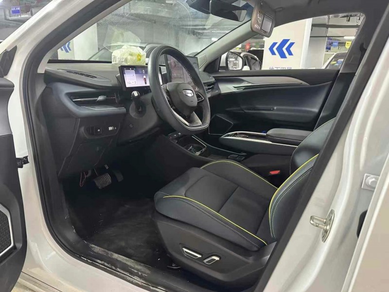 成都24年吉利几何4