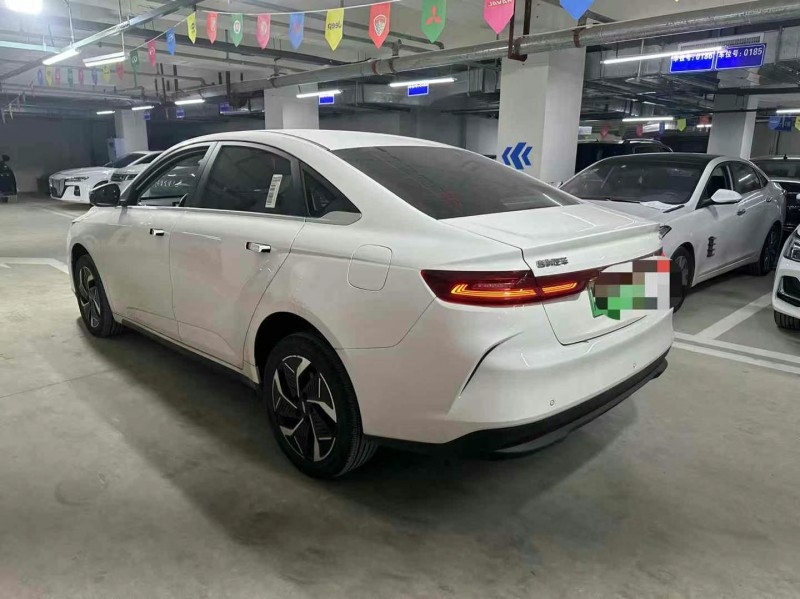 成都24年吉利几何6