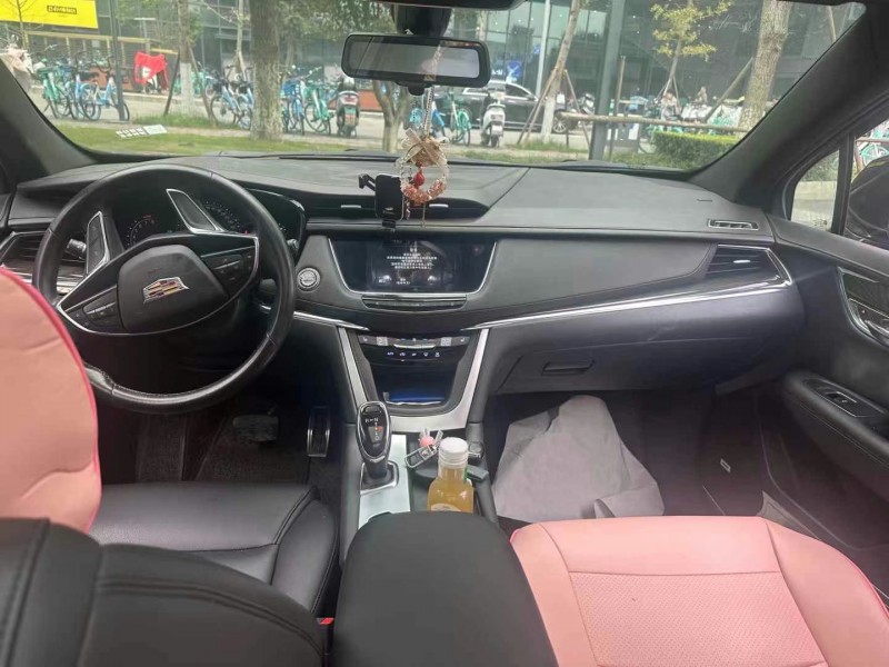 成都19年凯迪拉克XT57