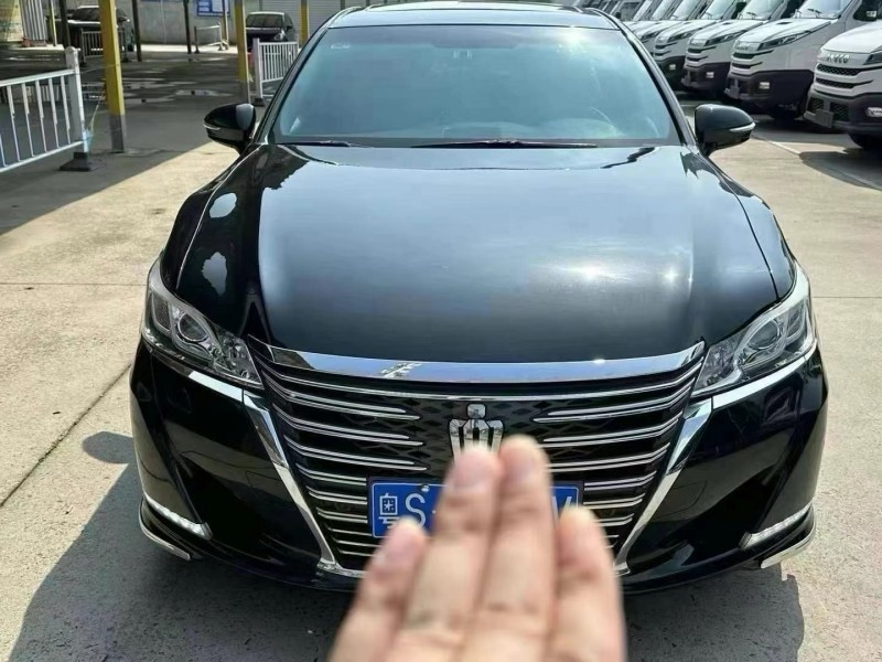 武汉17年丰田皇冠1