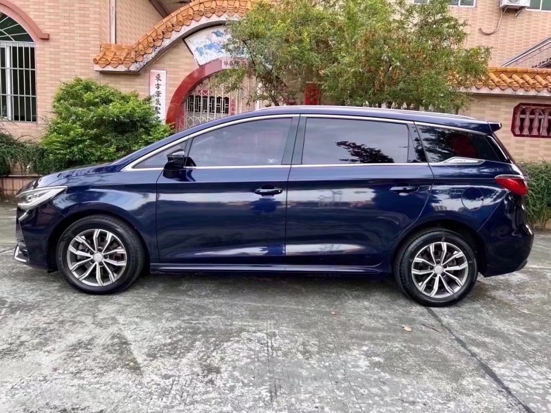 佛山19年比亚迪宋8