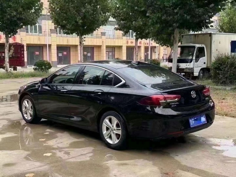 济宁18年别克君威8