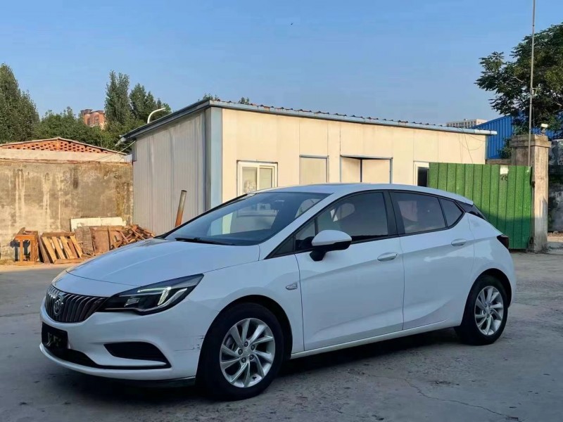 青岛17年别克威朗2