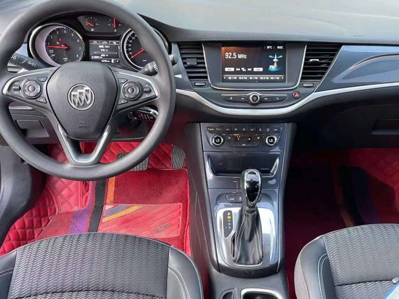 青岛17年别克威朗3