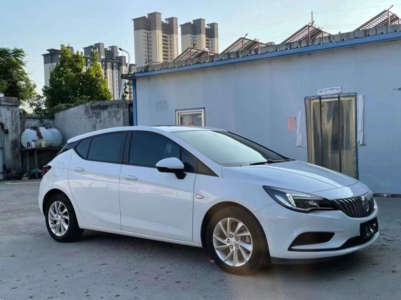 青岛17年别克威朗4