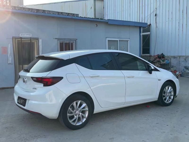 青岛17年别克威朗5