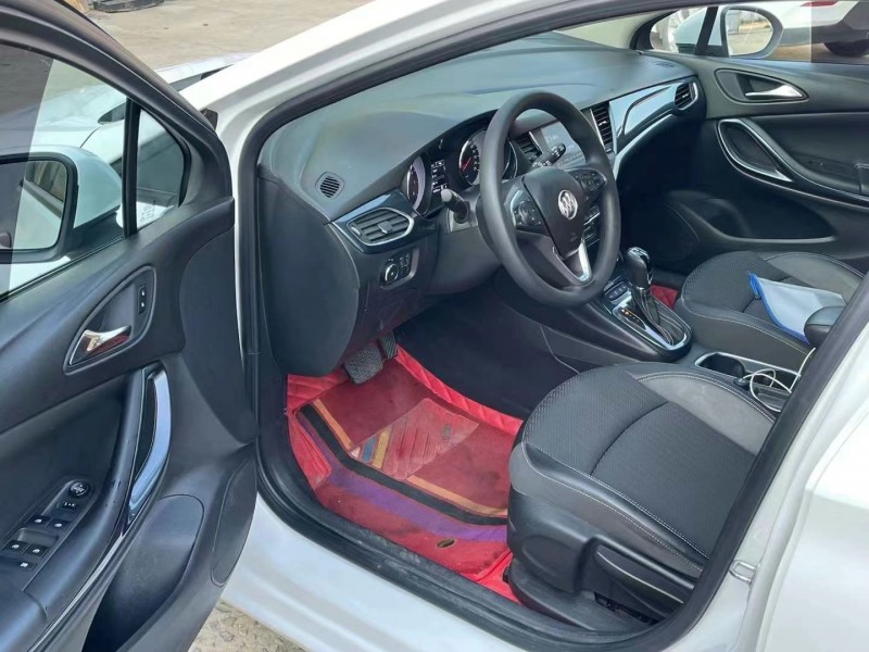 青岛17年别克威朗6