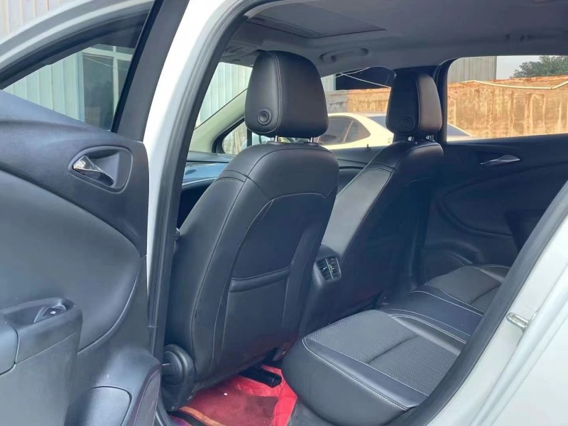 青岛17年别克威朗7