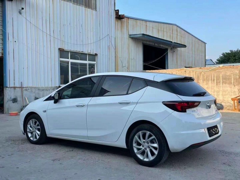 青岛17年别克威朗9