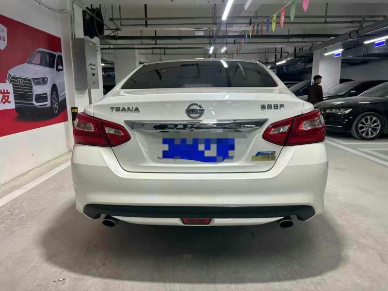 成都18年日產天籟8