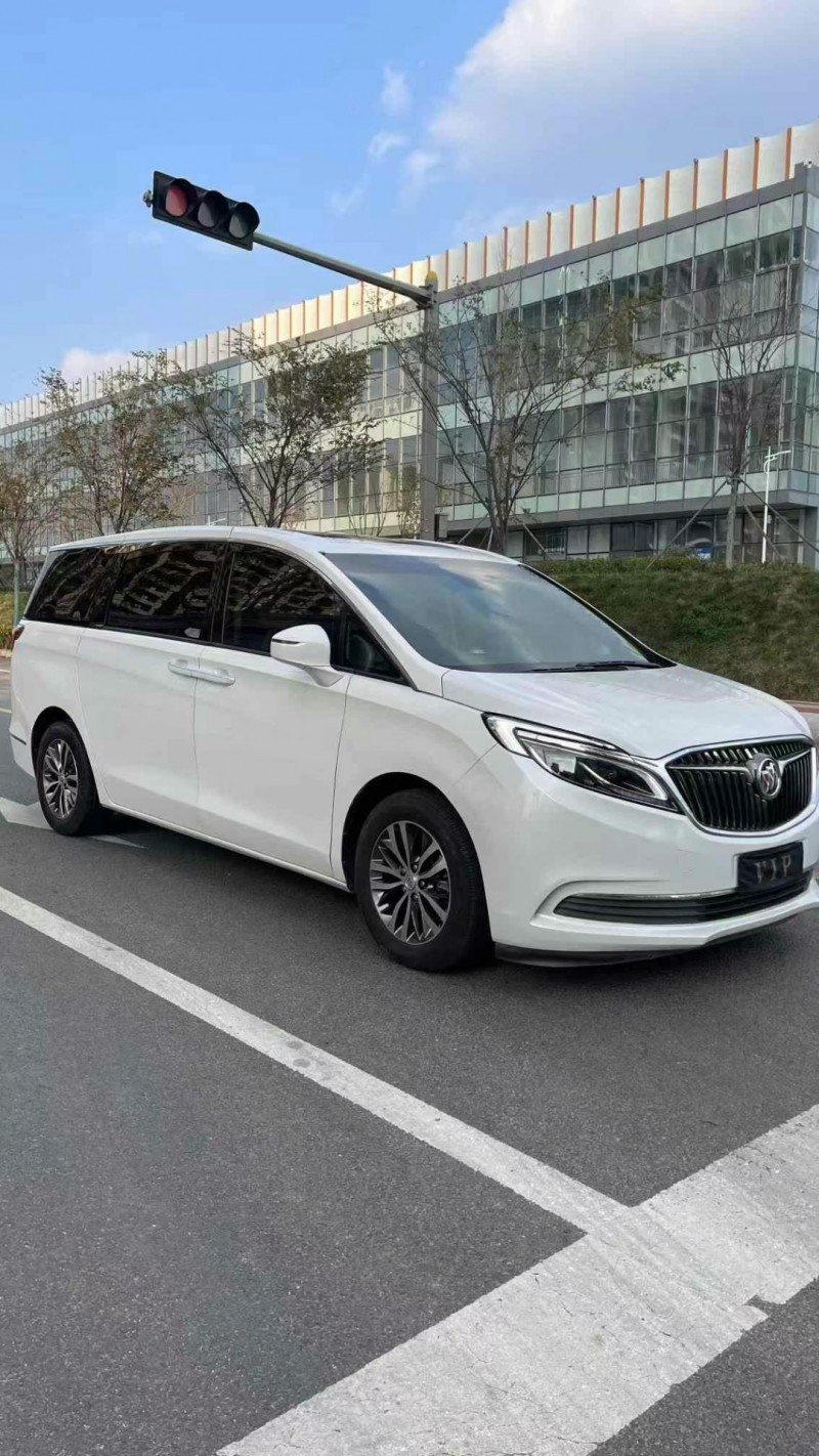 济宁17年别克GL82