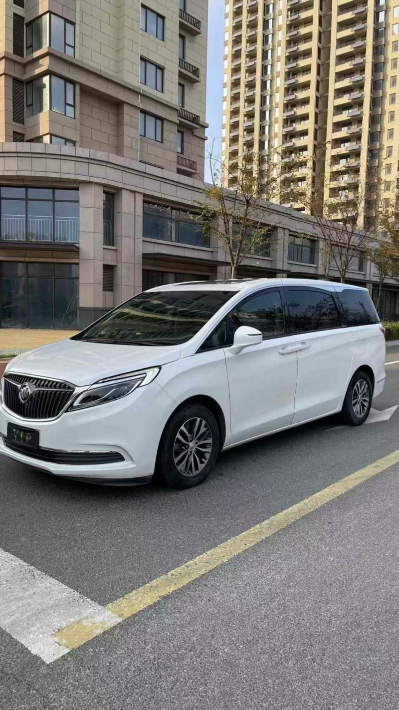 济宁17年别克GL83