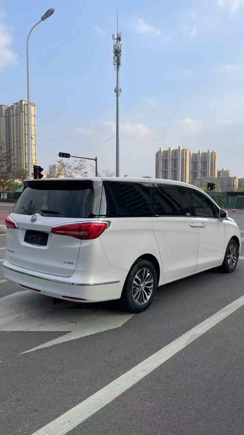 济宁17年别克GL84