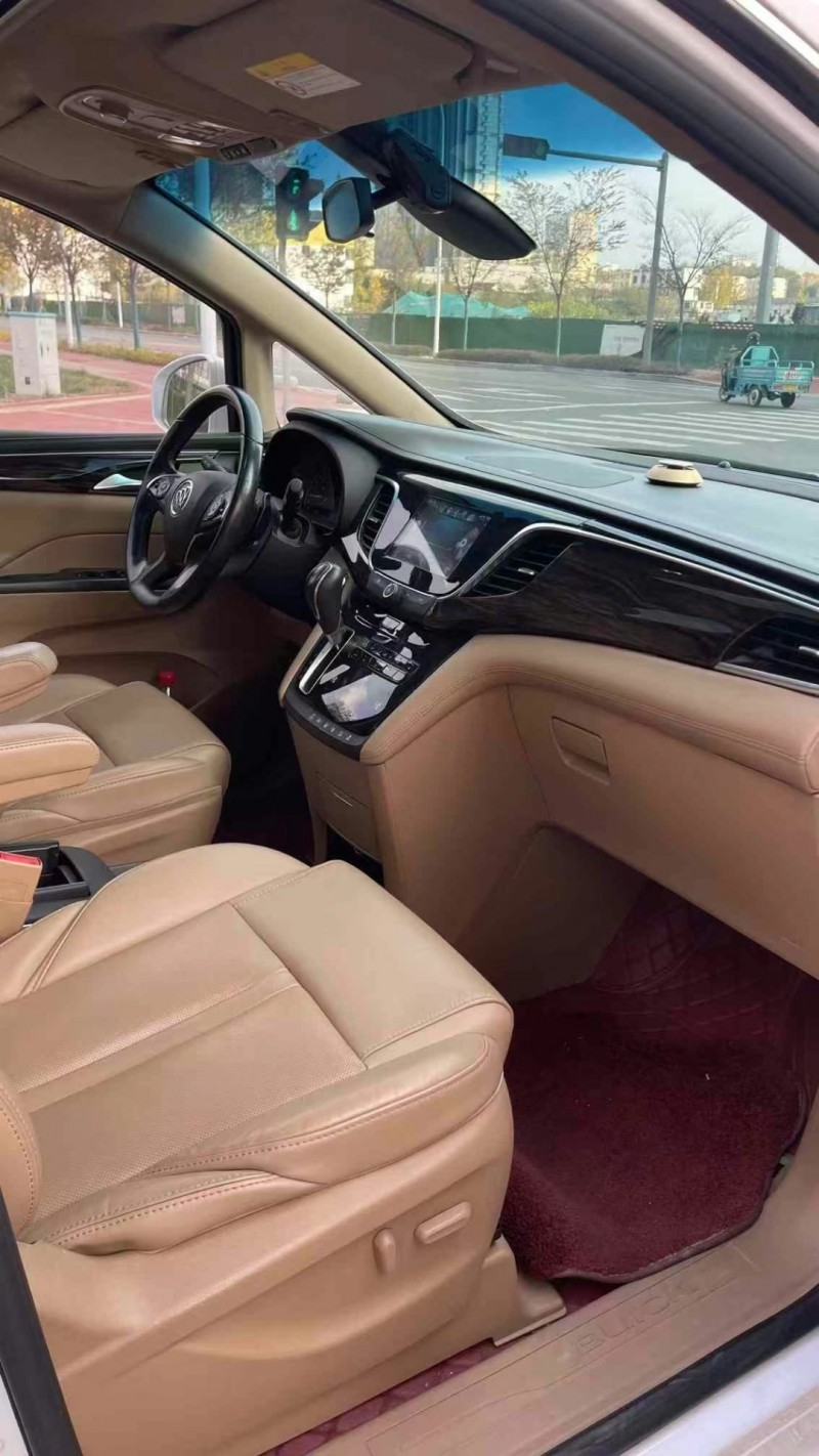 济宁17年别克GL85