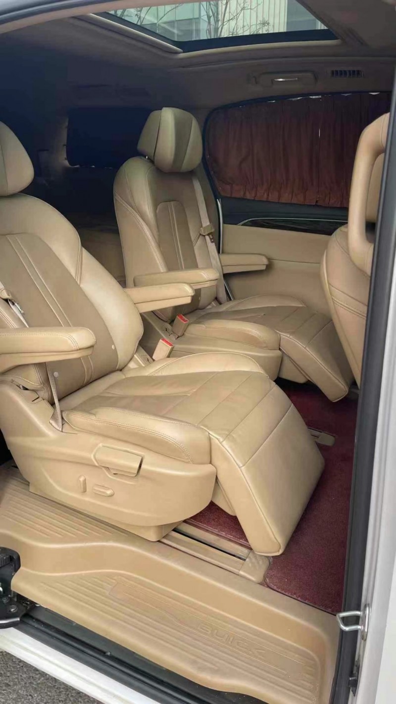 济宁17年别克GL86