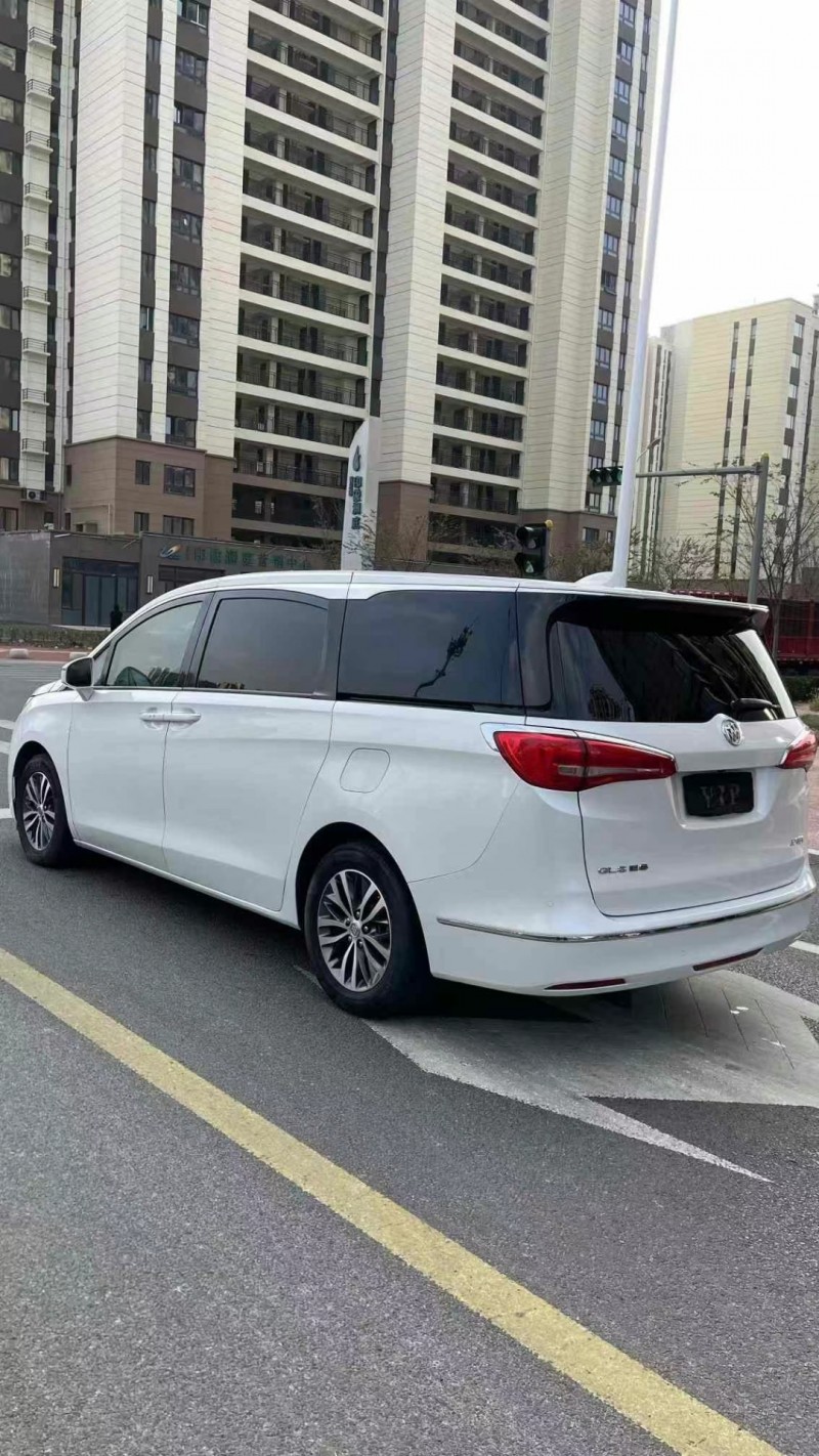 济宁17年别克GL87